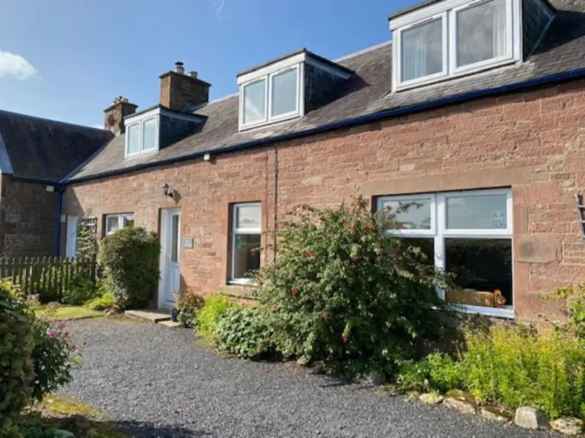 Owl Cottage, in Rural Farm Location with Games Room - Image 1