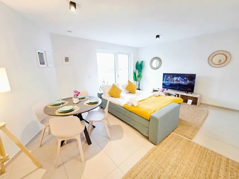 Warm&Bright 1BR w terrace&parking - Image 1