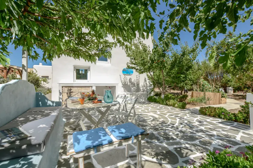 2mins from Agia Anna/Plaka beach, family-friendly, quiet with backyard + garden - Image 1