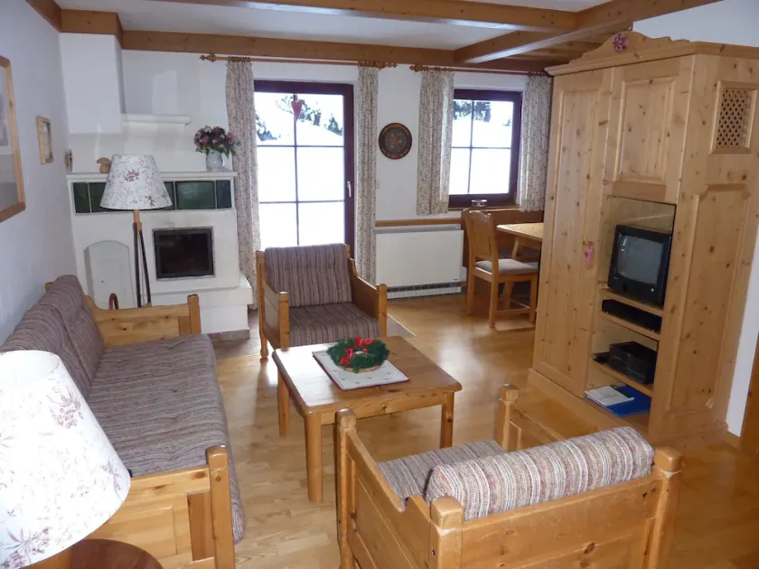 Sunny vacation apartment in a skiing and hiking area - Image 1