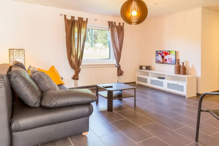 Gemütliche moderne Ferienwohnung mit Nahverkehranschluss - Image 1