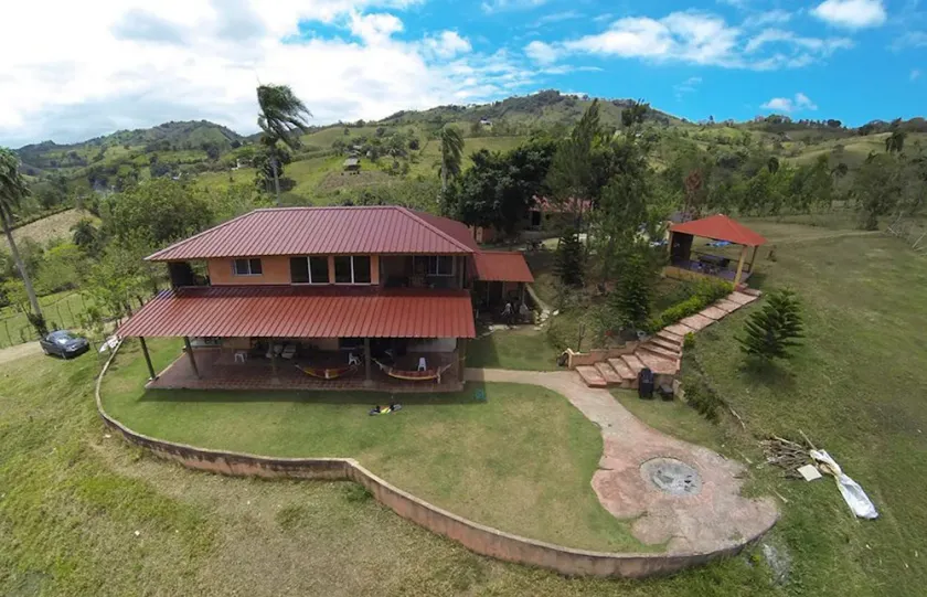 Family suite in farm overlooking the Taveras lake - Image 1