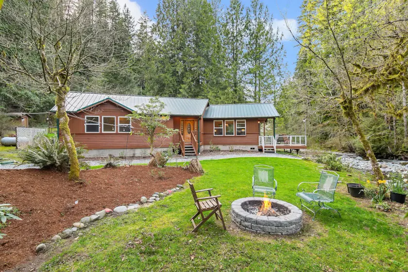 Rivers Edge Retreat - Near Snoqualmie Pass Ski Area - Image 1