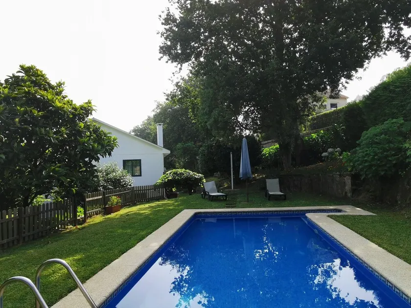 Gondomar Hus med have og pool tæt på stranden og bjergene - Image 1
