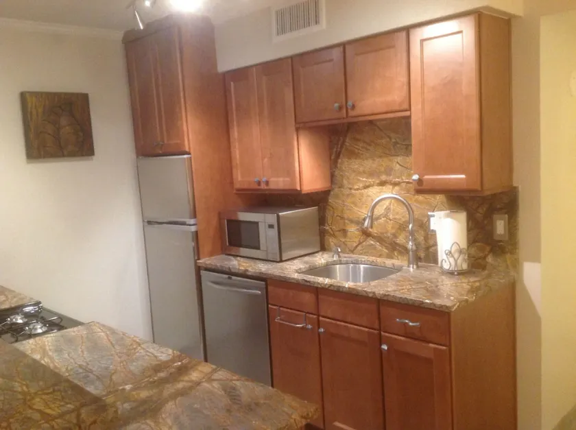 DOWNTOWN Austin condo, 6th St. A few blocks to Congress. Great SXSW location! - Image 1
