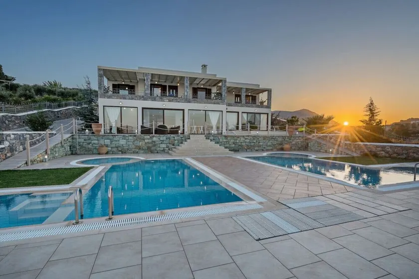 Sea views, Heated Pool, Ping Pong & Tennis, 23 pax - Image 1