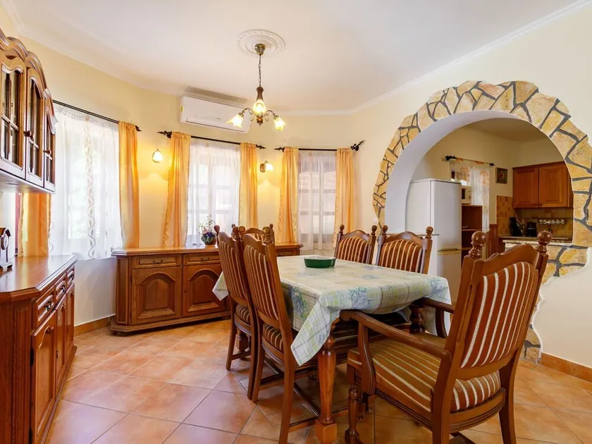 Fantastisk privat feriebolig for 4 personer med WIFI, klimaanlæg, TV, terrasse og kæledyr tilladt - Image 1