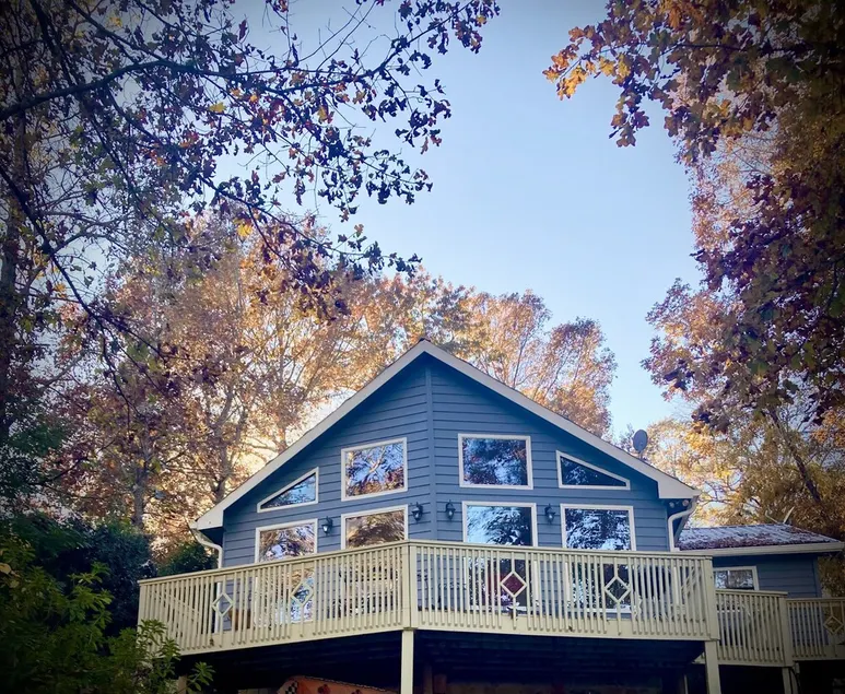 The lake is calling! Stunning views and short walk to the water! - Image 1