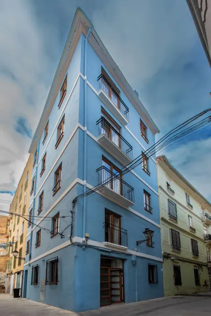 Nuevo, luminoso, balcón, ascensor, El Carmen. - Image 1
