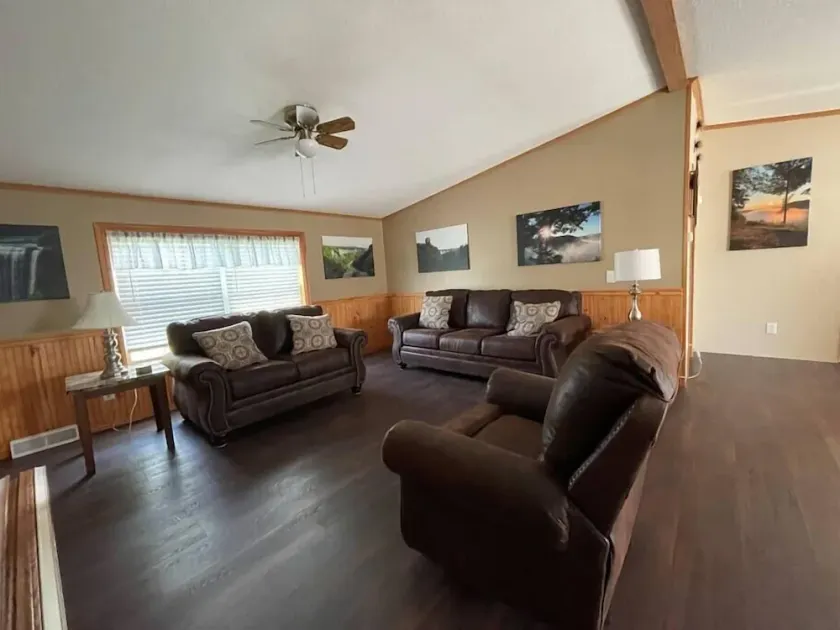 Halvorsen Hideaway 3 BR home near Letchworth Park - Image 1