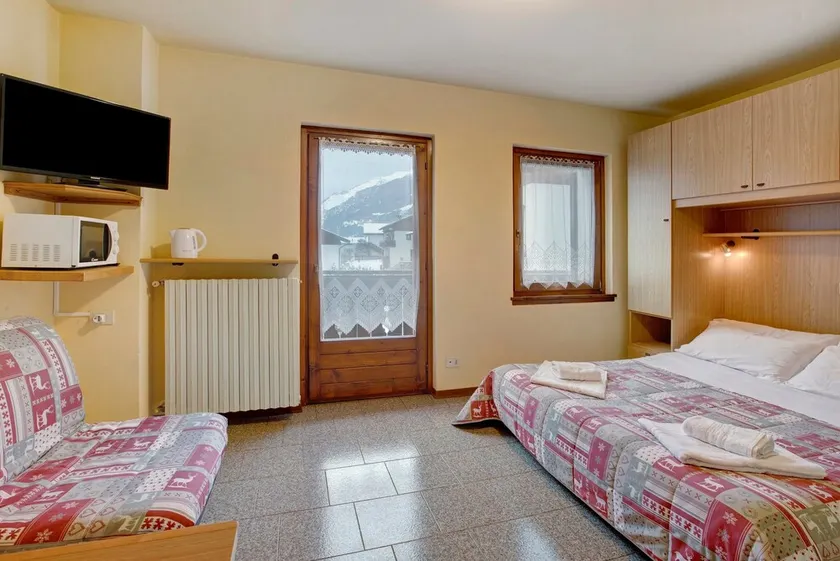 Apartment \"Monolocale Iris 1\" with Mountain View, Balcony & Wi-Fi - Image 1