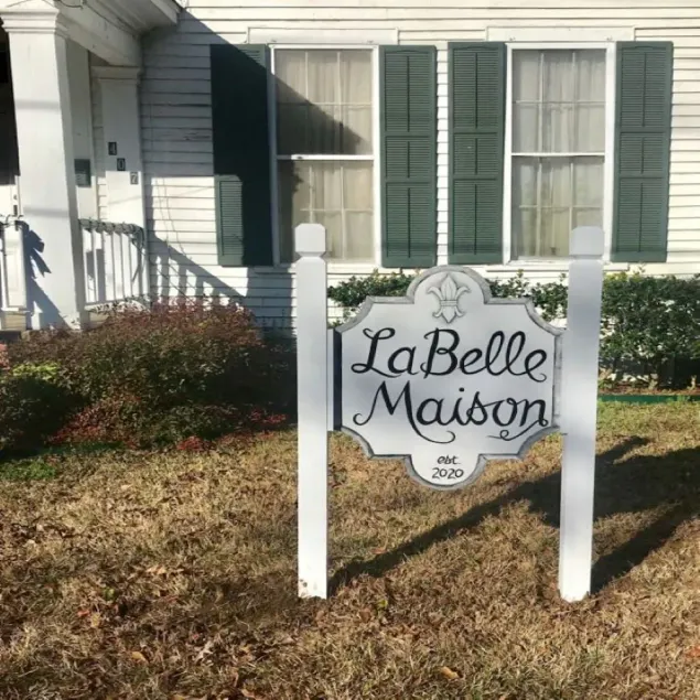 LA BELLE MAISON - Beautiful 1850 Historical home just across from Lions Park! - Image 1