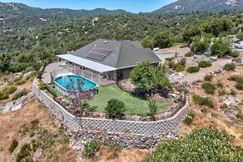 Ahwahnee Hilltop Getaway - large modern home with amazing views - Image 1