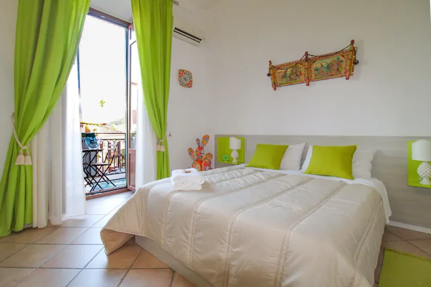B&B THE PALACE - charming bedroom - Image 1