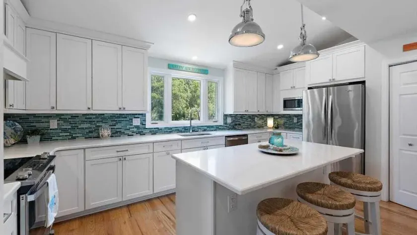 55 Pelican Bay by Avantstay Easy Beach Access + Shared Pool + Screened Porch + Ping Pong - Image 1