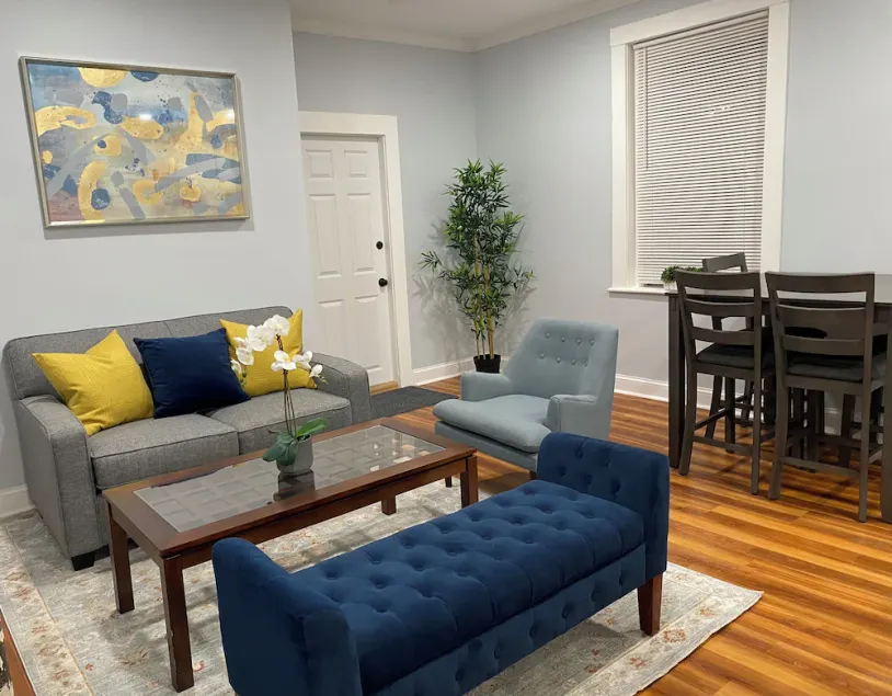 Remodeled Spacious Apartment in Perfect Location - Image 1