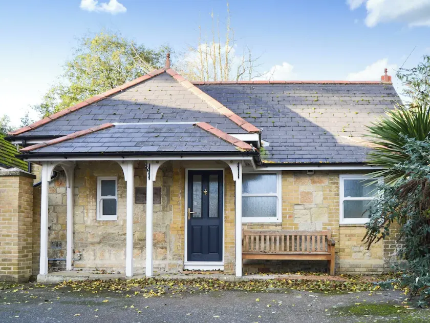 1 bedroom accommodation in Ventnor - Image 1