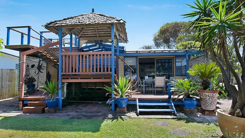 Beach House - Authentic Lennox Beachfront Shack - Image 1