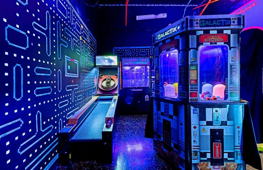Arcade Haus Schlafmöglichkeiten für 16+ Familien-Ferienhaus Haustierfreundlich Minigolf Alle Spiele KOSTENLOS - Image 1