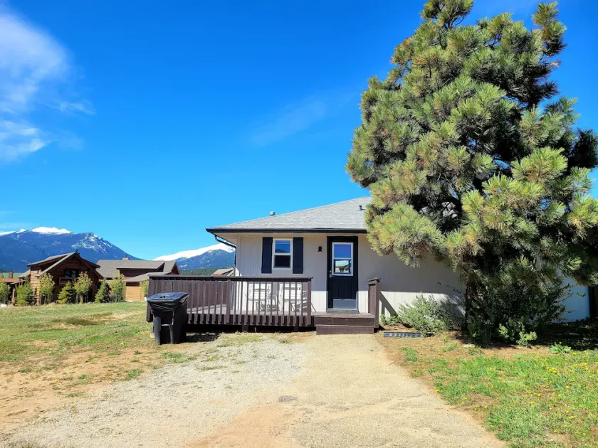 Charming 2 Bedroom w/ Private Hot Tub and Mountain views! - Image 1