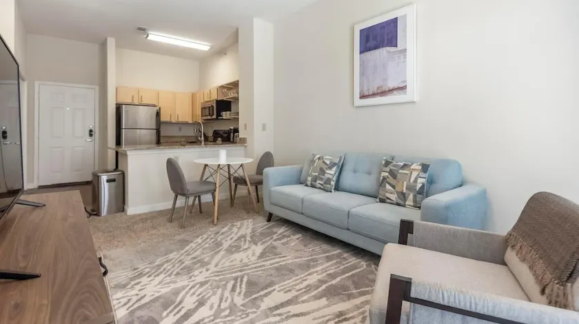 Landing | Amazing 2BD, Pool, Gym - Image 1