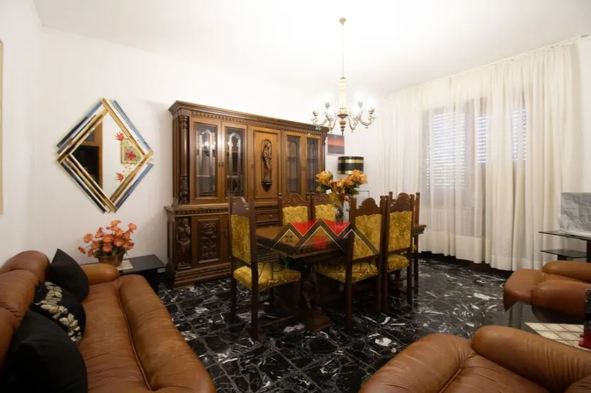 2-bedroom apartment in classical Tuscan style - Image 1