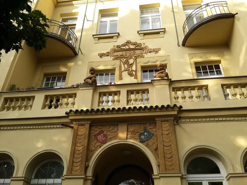 Art nouveau beauty - Image 1