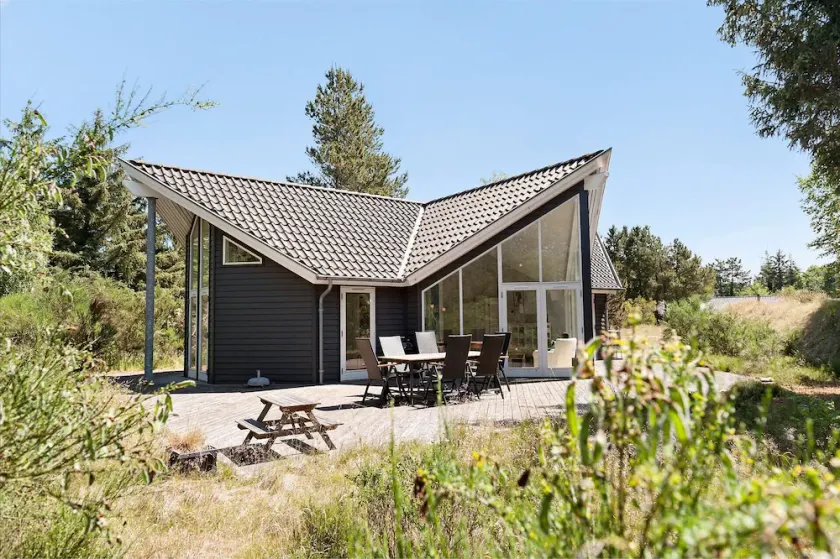 Newer cottage with 3 bedrooms and loft - 150m to the beach - hottub - Image 1