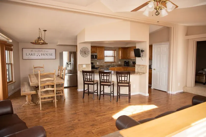 The \"Sandhills Oasis\" Lakehouse @Lake Mac- Sleeps 15, Minutes from the Lake! - Image 1