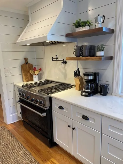 Renovated farmhouse w/hot tub Hudson Valley escape - Image 1