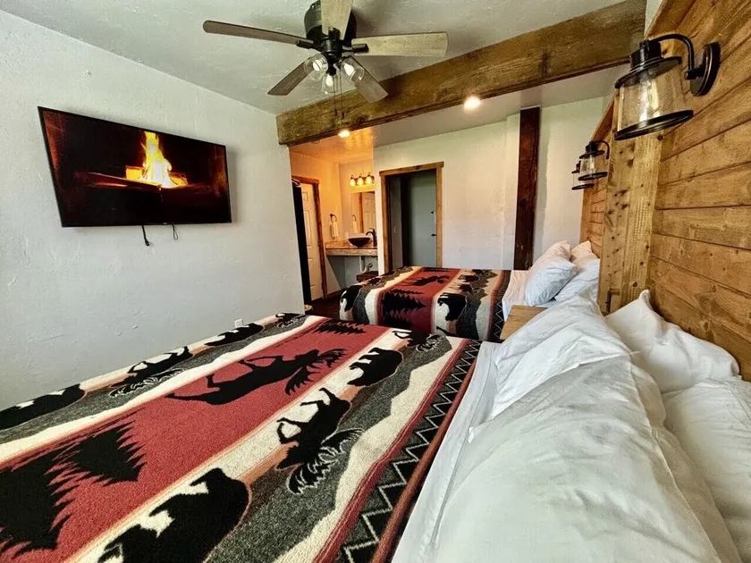Fall Trailside Hotel 102: Sleeps 2, 1BR 1BA Grill Laurel Highlands - Image 1