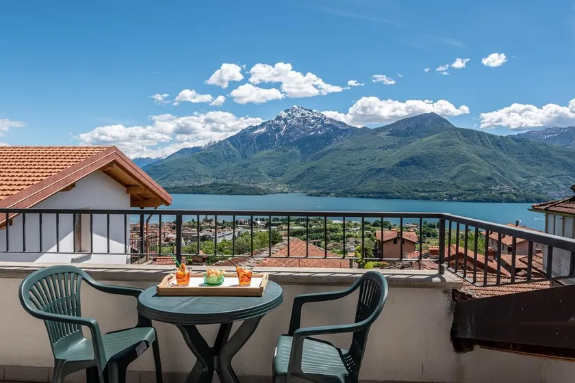 Matteo Holiday Home with Panoramic View - Image 1