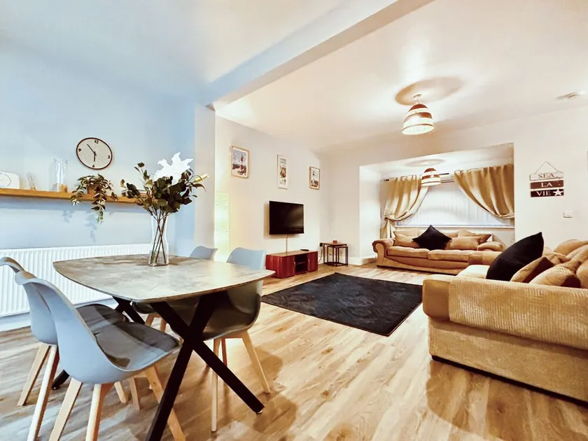 Experience coastal bliss in Newbiggin-by-the-Sea, Northumberland. - Image 1