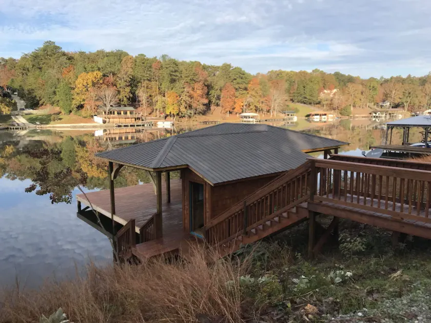 Lake Tuscaloosa Home with an amazing dock!!! - Image 1