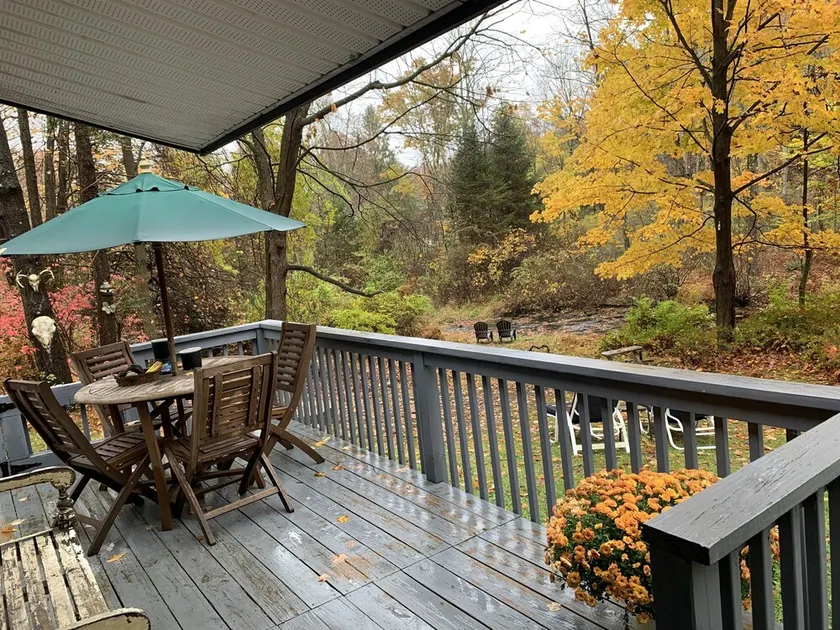 Warwick Creek side Cottage - Image 1