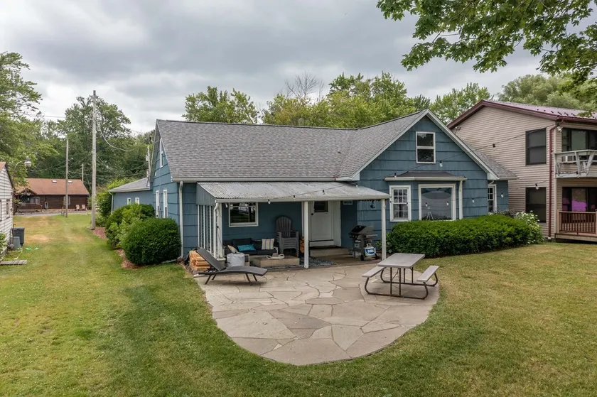 Lakefront Renovated 4BR w/ Dock, Kayaks, Walk to Bemus Point - Image 1