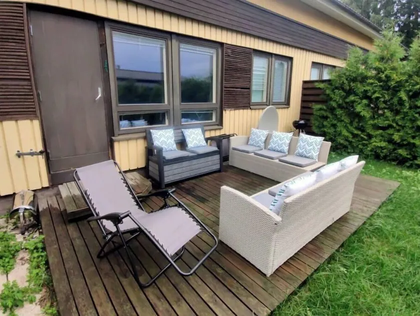 Row House with relaxing terrace in the garden - Image 1