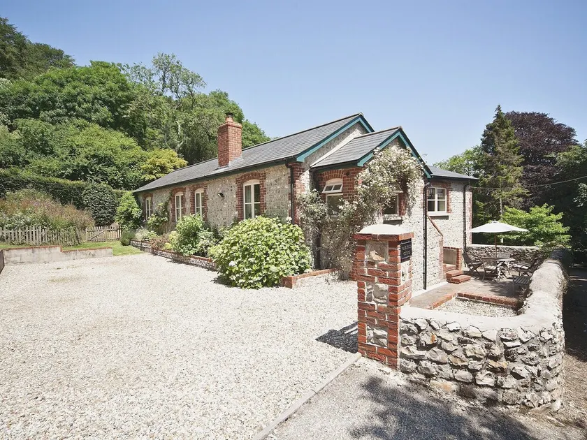 2 bedroom accommodation in Nr. Lyme Regis - Image 1