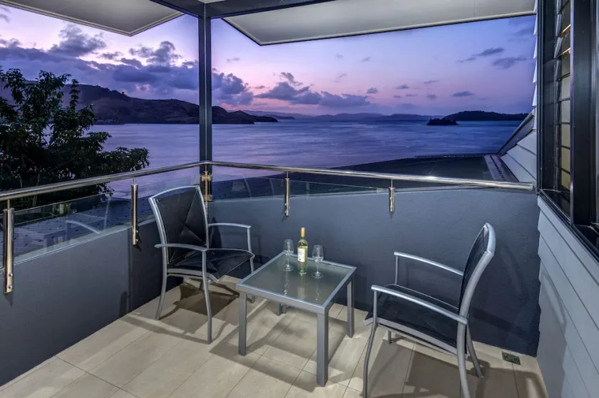 Edge 16 Hamilton Island Absolute Waterfront propriété de luxe avec voiturette de golf - Image 1