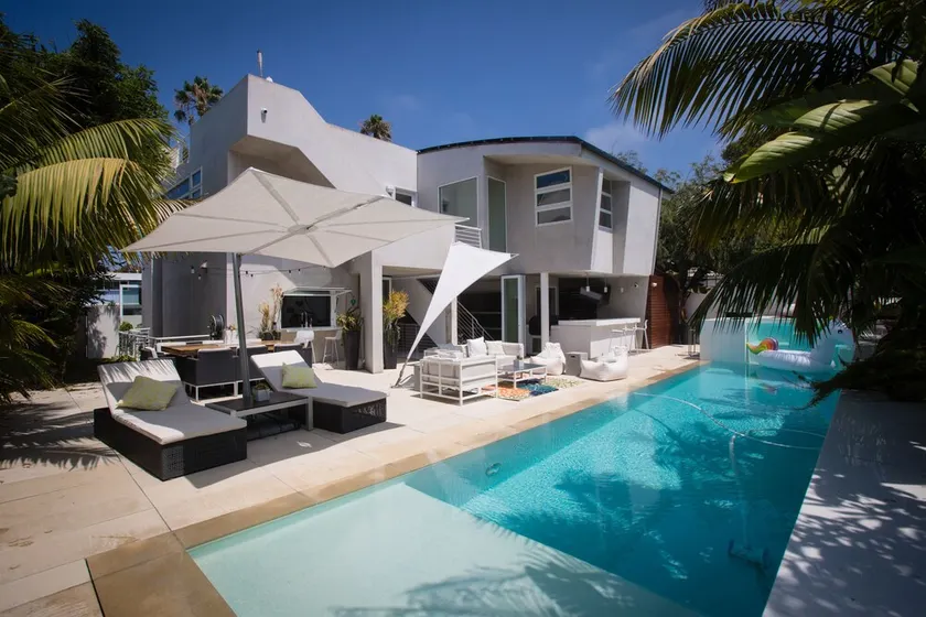 Amazing Views! Walk to the Beach! Pool and Spa! - Image 1