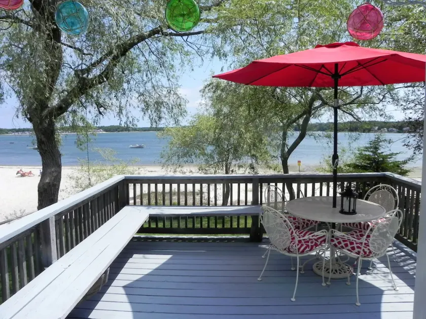 Waterfront Stuga på Buttermilk Bay At Indian Mound Beach - Image 1