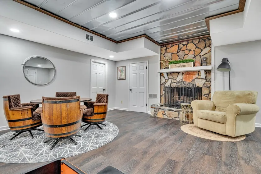 5 Star - Basement Apt - 2 BD - Pet Friendly - Image 1