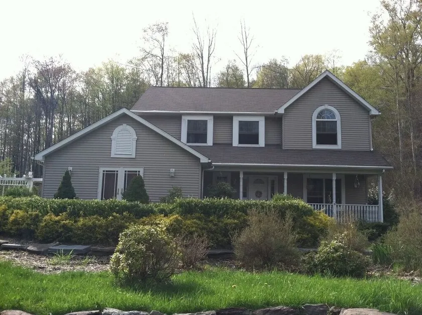 Beautiful Private Modern Country Home - Image 1