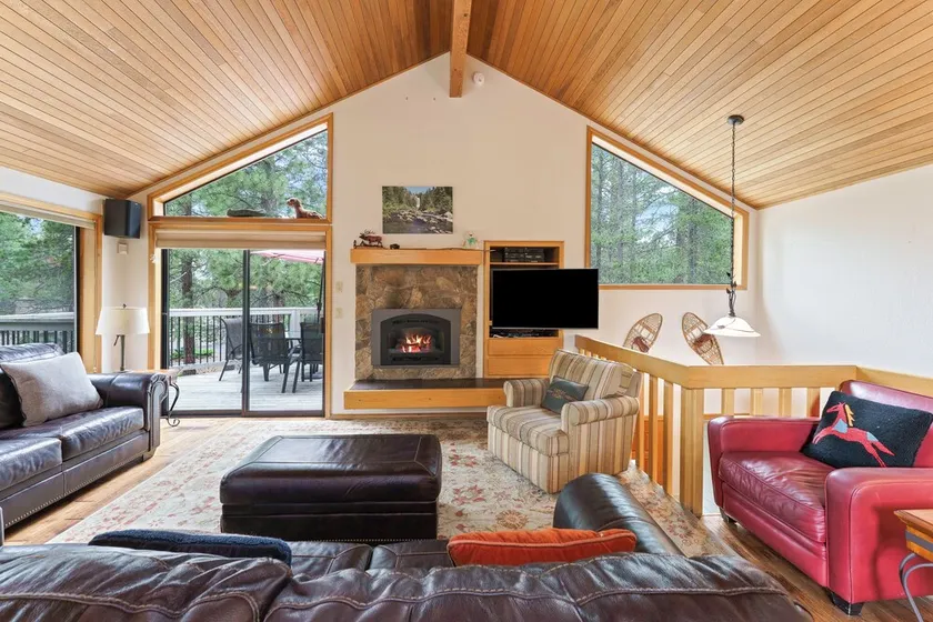 2 Quail- Elegant & Modern, 3 Min. Walk to SHARC & Passes, Hot Tub, Fireplace, Bikes - Image 1