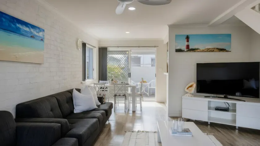 RED Rock - Where Yamba Adventures Meet Townhouse Comfort - Holiday Yamba - Image 1