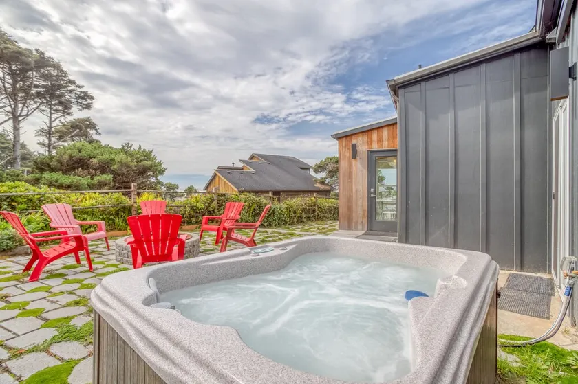 Private, Gorgeous Retro Style A-Frame is Steps from the Beach Near Newport! - Image 1