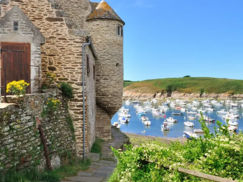 Charming Coastal Cottage 200m from Beach - Image 1