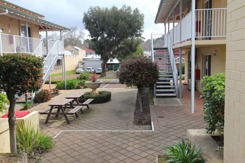 Suite 26 - Town Central - Walk To Cafes - Sleeps 3 - Image 1