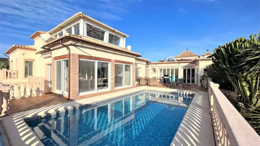 T-1022, Niobe, villa avec piscine privée - Image 1