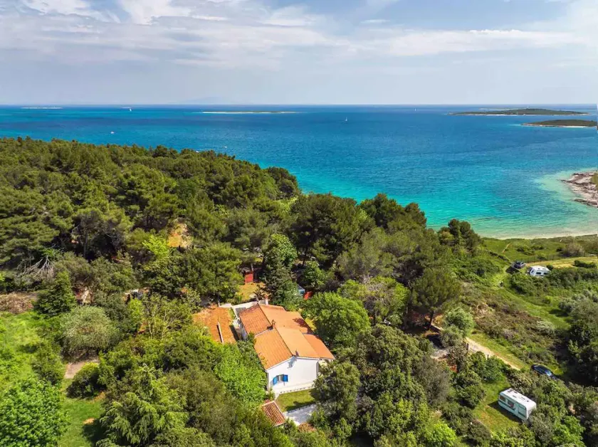 Holiday home with air conditioning - Image 1